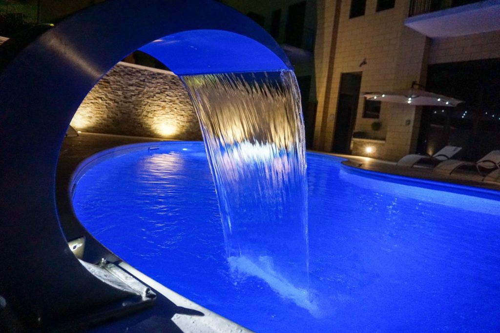 cascata-piscina-1024x683.